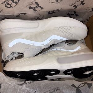 Under Armour Men's PHANTOM 4 Brand new size 12